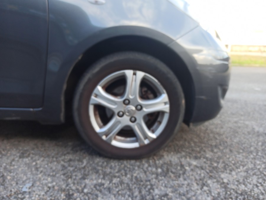 TOYOTA d'occasion YARIS 1.3 VVT-i 100 5P de 2010 Brest (29)﻿