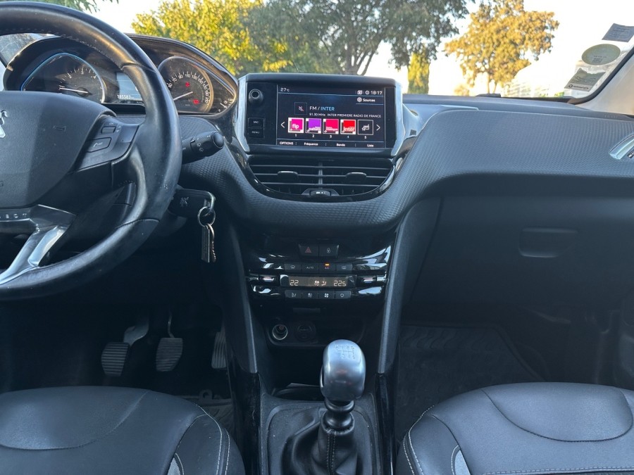 PEUGEOT d'occasion 2008 1.6 BLUE HDI 120 ALLURE de 2018 Salon de