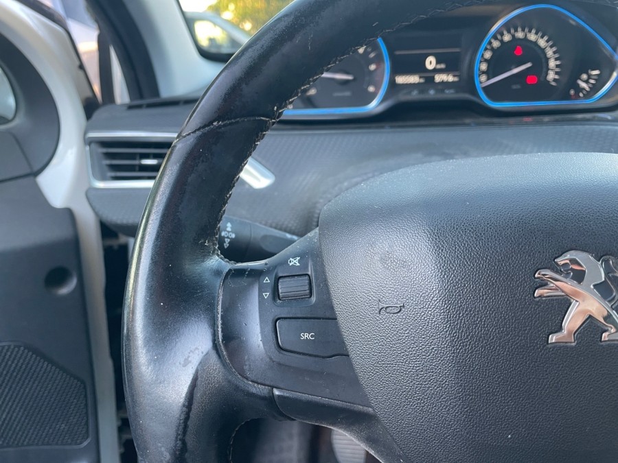 PEUGEOT d'occasion 2008 1.6 BLUE HDI 120 ALLURE de 2018 Salon de