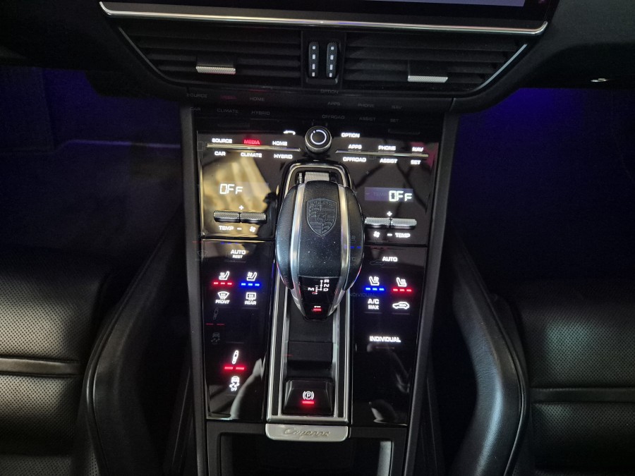 PORSCHE d'occasion CAYENNE 3.0 V6 E-HYBRID COUPE de 2020 Aix Les