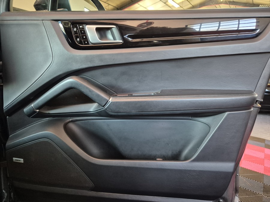 PORSCHE d'occasion CAYENNE 3.0 V6 E-HYBRID COUPE de 2020 Aix Les