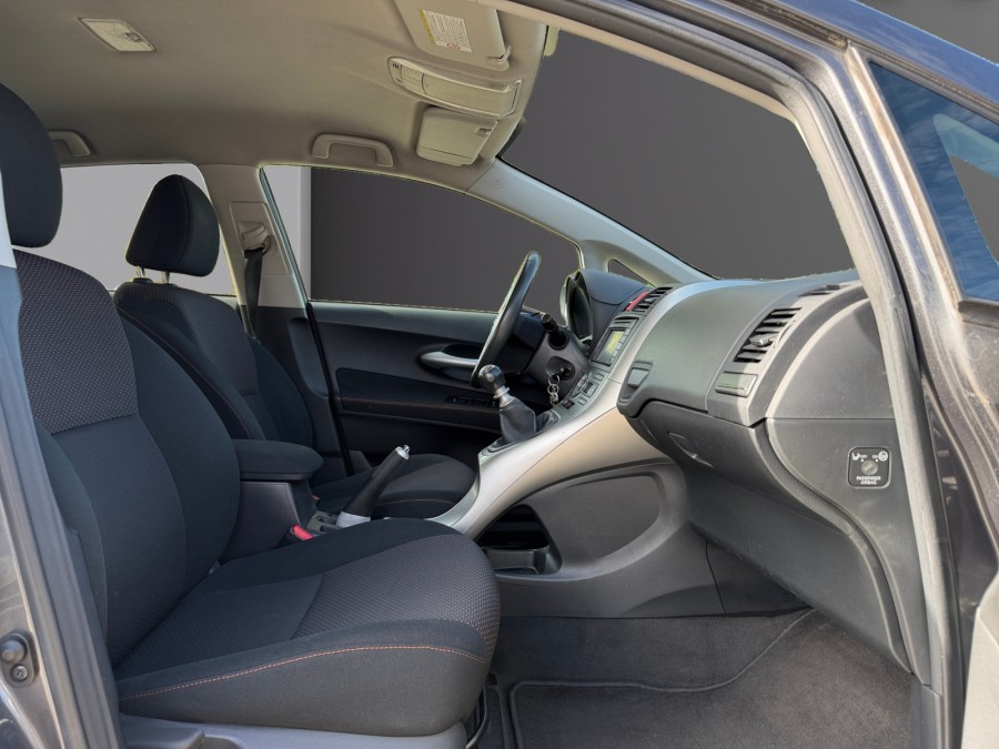 TOYOTA d'occasion AURIS 1.4 90 D4D FAP SPORTLINE de 2011 Rennes (35)﻿