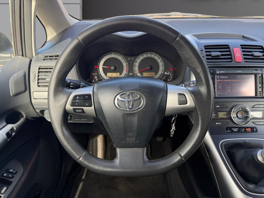 TOYOTA d'occasion AURIS 1.4 90 D4D FAP SPORTLINE de 2011 Rennes (35)﻿