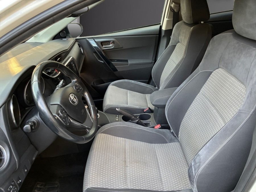 TOYOTA d'occasion AURIS 136h Collection de 2018 Nice (06)﻿
