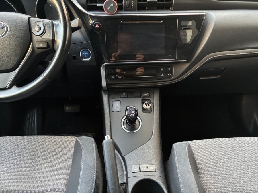 TOYOTA d'occasion AURIS 136h Collection de 2018 Nice (06)﻿