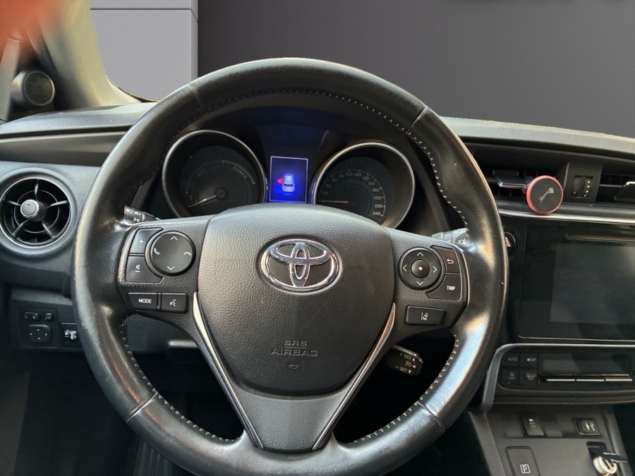 TOYOTA d'occasion AURIS 136h Collection de 2018 Nice (06)﻿