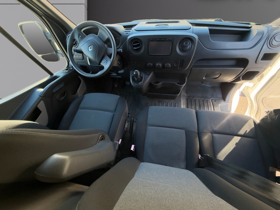 RENAULT d'occasion MASTER F3300 L2H2 2.3 dCi 135ch Confort Euro6 de