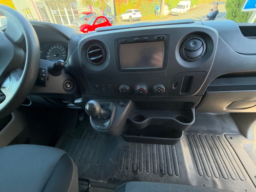 RENAULT d'occasion MASTER F3300 L2H2 2.3 dCi 135ch Confort Euro6 de