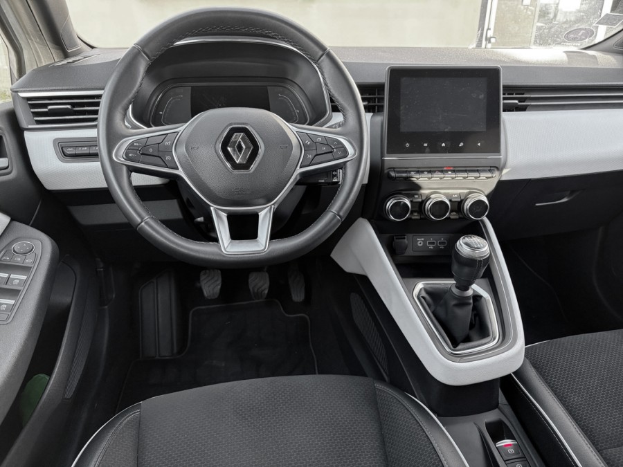 RENAULT d'occasion CLIO V 1.3 TCE 140 INTENS de 2021 Poitiers (86)﻿