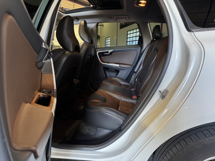 VOLVO d'occasion XC60 D4 181 SUMMUM GEARTRONIC de 2014 Aix Les Bains