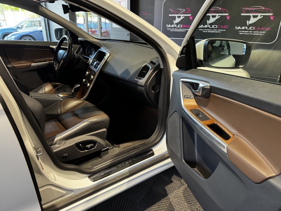 VOLVO d'occasion XC60 D4 181 SUMMUM GEARTRONIC de 2014 Aix Les Bains