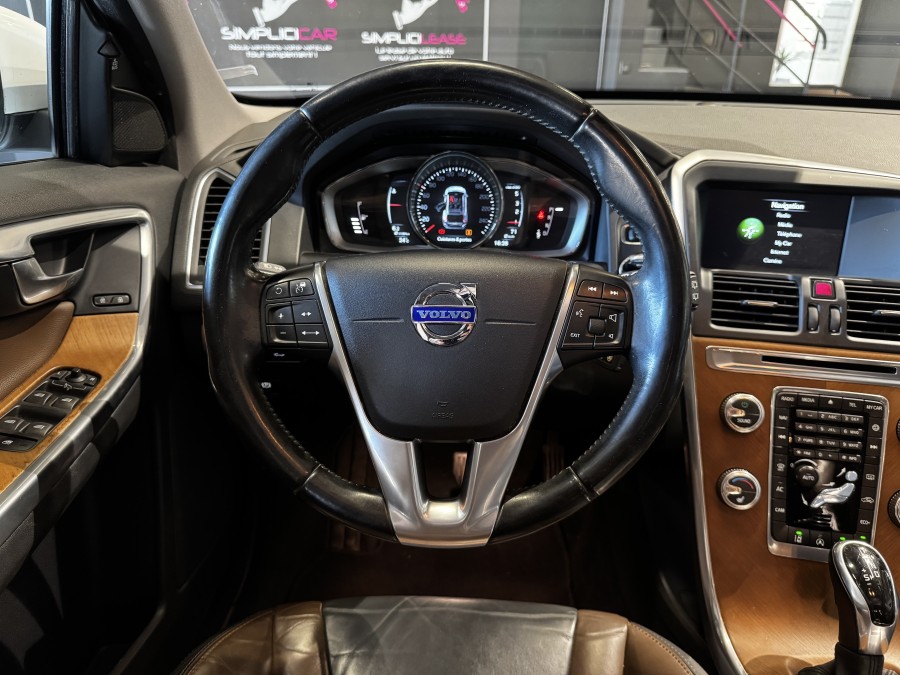 VOLVO d'occasion XC60 D4 181 SUMMUM GEARTRONIC de 2014 Aix Les Bains