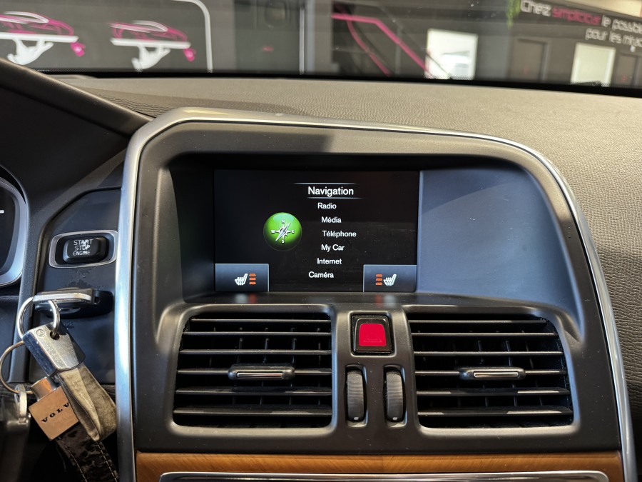 VOLVO d'occasion XC60 D4 181 SUMMUM GEARTRONIC de 2014 Aix Les Bains