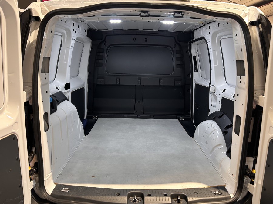 VOLKSWAGEN d'occasion CADDY CARGO 2 TDI 102 BUSINESS de 2022 Aix Les