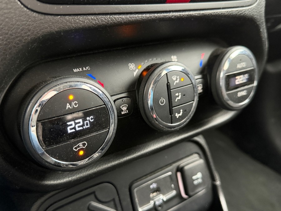 JEEP d'occasion RENEGADE 1.6 de 2016 Besançon (25)﻿
