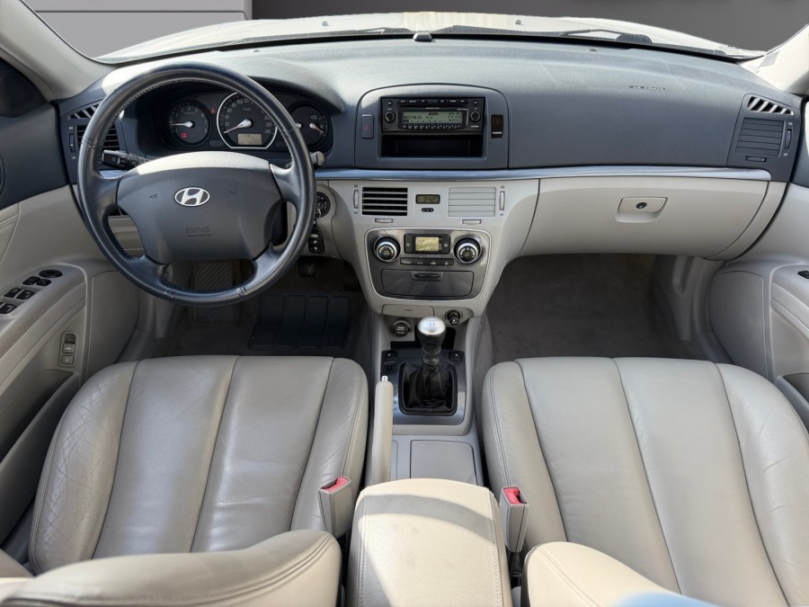 HYUNDAI d'occasion SONATA 2.4 PACK LUXE de 2006 Royan (17)﻿