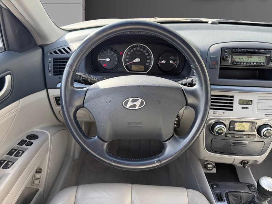 HYUNDAI d'occasion SONATA 2.4 PACK LUXE de 2006 Royan (17)﻿