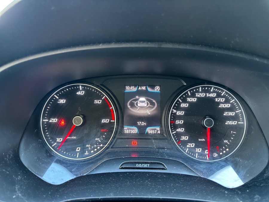 SEAT d'occasion LEON 2.0 TDI de 2013 Salon de Provence (13)﻿