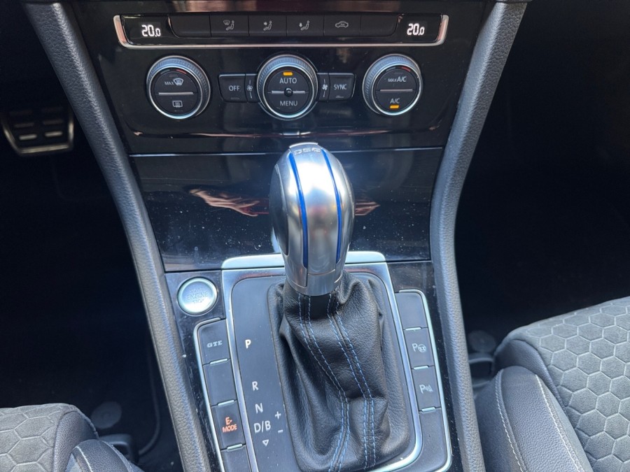 VOLKSWAGEN d'occasion GOLF GTE 1.4 TSI Hybrid de 2018 Paris 15 (75)﻿