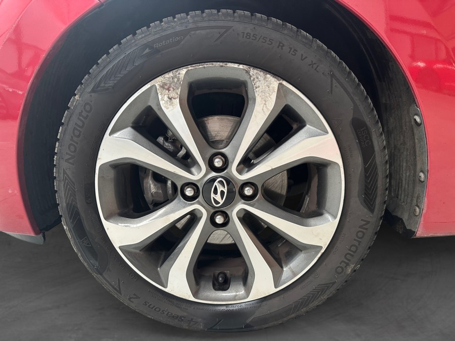 HYUNDAI d'occasion I10 I10 1.2 64CH pack sensation de 2014 Lorient