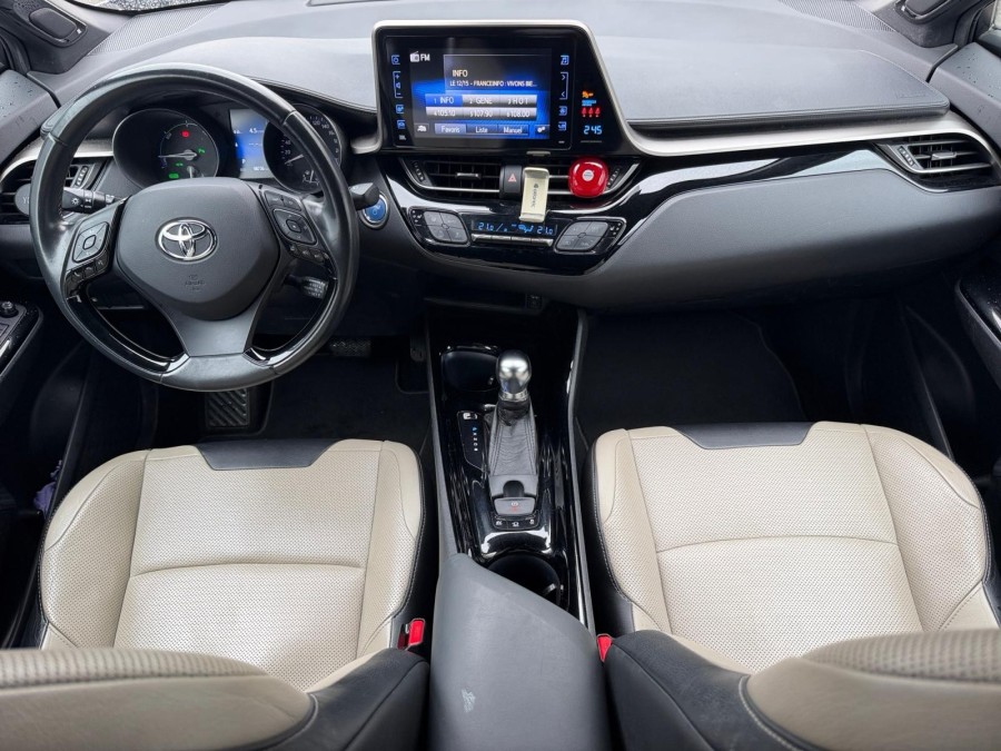 TOYOTA d'occasion C-HR 122h Collection 2WD E-CVT RC18 de 2018 Lyon St