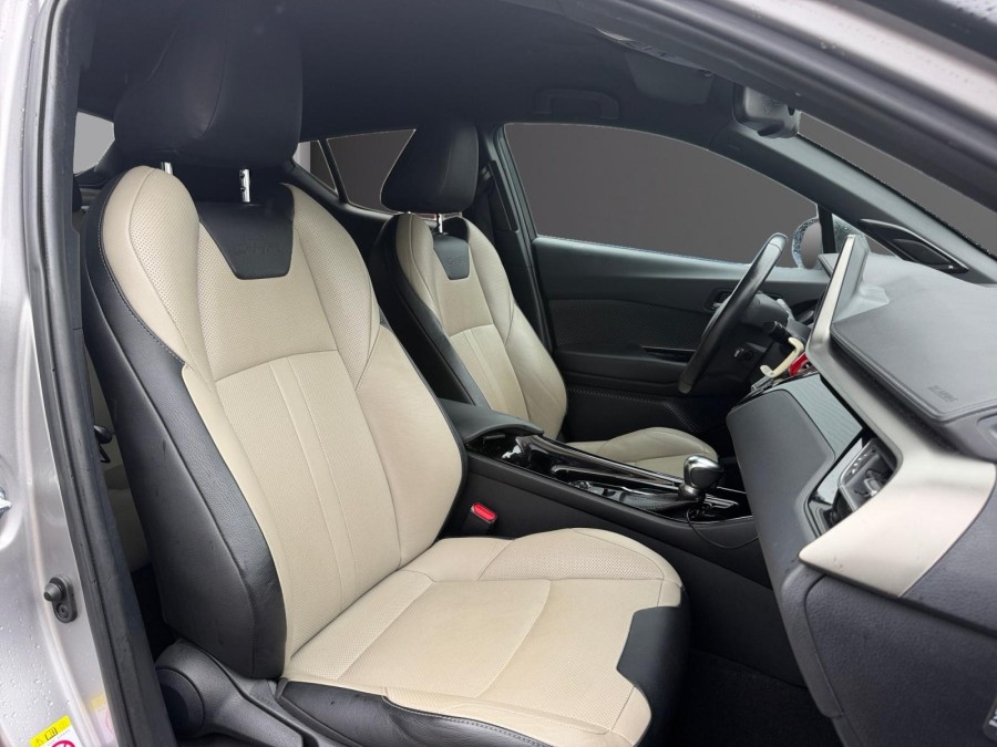 TOYOTA d'occasion C-HR 122h Collection 2WD E-CVT RC18 de 2018 Lyon St