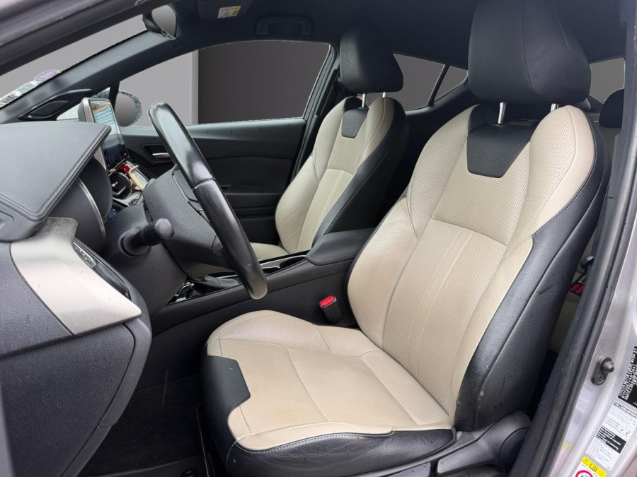 TOYOTA d'occasion C-HR 122h Collection 2WD E-CVT RC18 de 2018 Lyon St