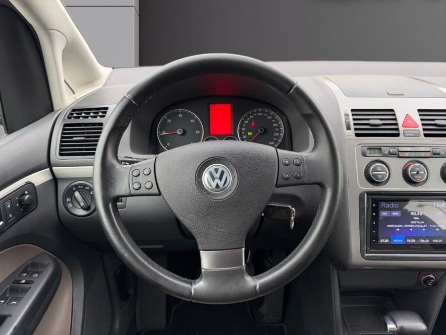 VOLKSWAGEN d'occasion TOURAN 2.0 TDI 140ch Carat DSG6 7 places de