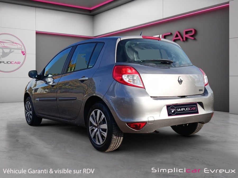 RENAULT d'occasion CLIO RENAULT CLIO III 1.2 16V 75 COLLECTION de