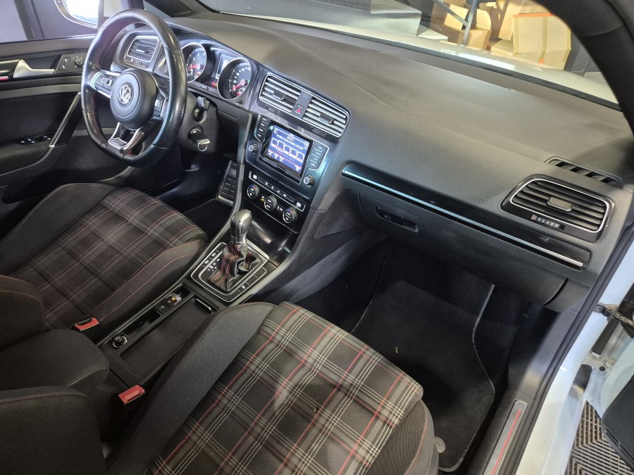 VOLKSWAGEN d'occasion GOLF VII 2 TSI 220 GTI DSG AUTO de 2013 Aix Les