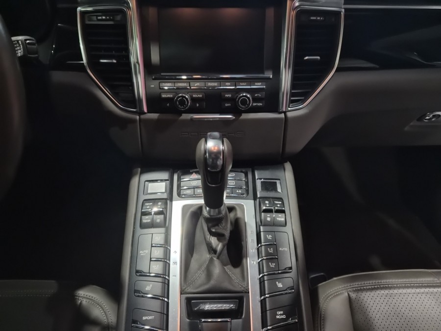 PORSCHE d'occasion MACAN 3 V6 D 258 S PDK AUTO de 2015 Fontainebleau