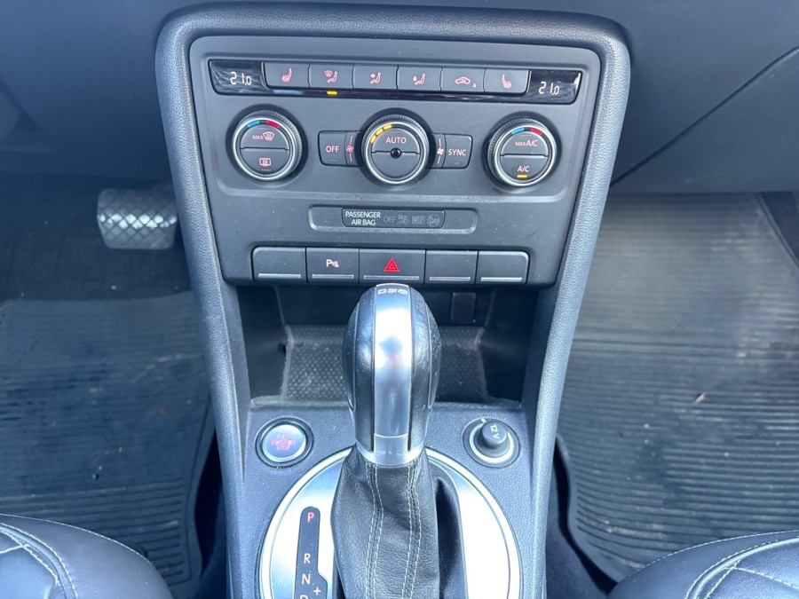 VOLKSWAGEN d'occasion COCCINELLE CABRIOLET 1.4 TSI SPORT DSG de 2015