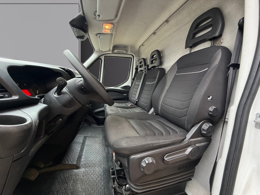 IVECO d'occasion DAILY CLASSE S 35S10V13 de 2023 Champigny sur Marne