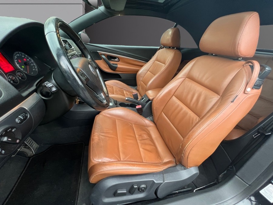 VOLKSWAGEN d'occasion EOS 2.0 TDI 140ch Carat DSG6 de 2007 Toulon