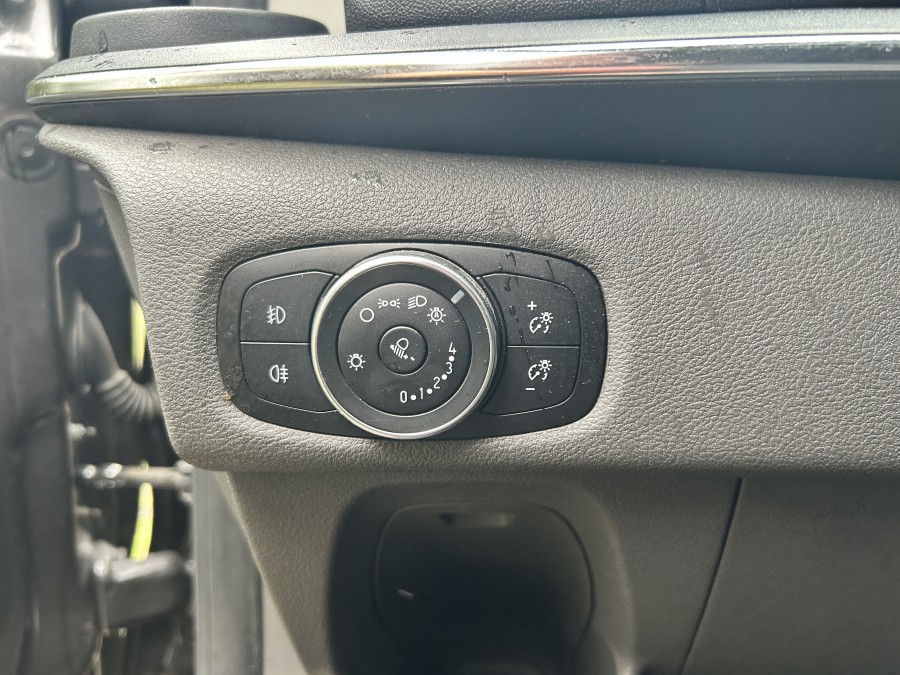 FORD d'occasion TOURNEO 320 L1H1 1.0 ECOBOOST 120 PHEV TITANIUM de