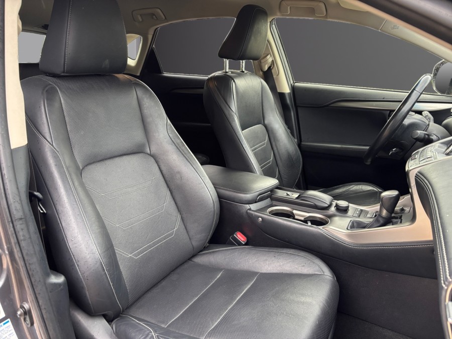 LEXUS d'occasion NX 300h 4WD Luxe de 2015 Orleans (45)﻿