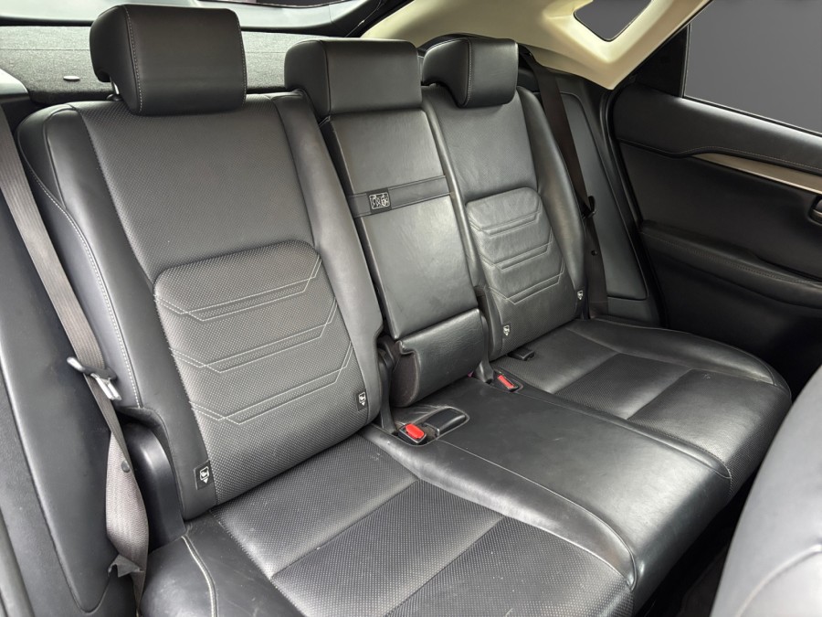 LEXUS d'occasion NX 300h 4WD Luxe de 2015 Orleans (45)﻿