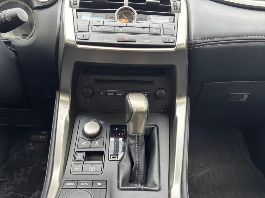 LEXUS d'occasion NX 300h 4WD Luxe de 2015 Orleans (45)﻿