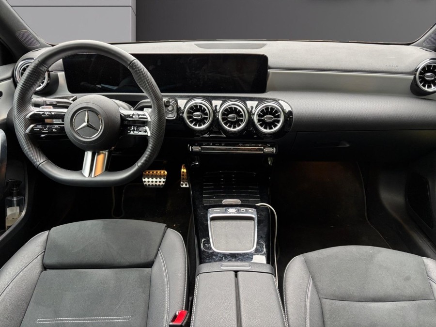MERCEDES d'occasion CLASSE A MERCEDES CLASSE A 220 AMG LINE de 2025