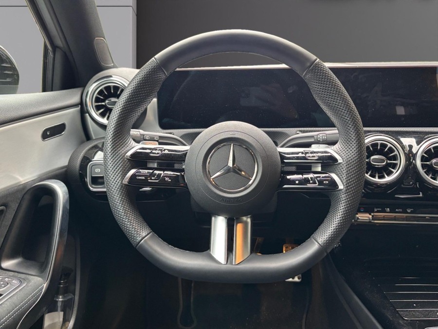 MERCEDES d'occasion CLASSE A MERCEDES CLASSE A 220 AMG LINE de 2025