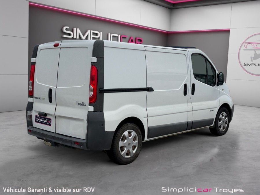 RENAULT d'occasion TRAFIC 2 DCI 115 FAP PASSENGER EXECUTIVE L2H1 1.2