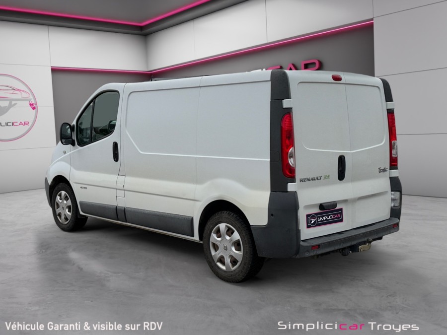 RENAULT d'occasion TRAFIC 2 DCI 115 FAP PASSENGER EXECUTIVE L2H1 1.2