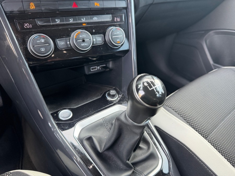 VOLKSWAGEN d'occasion T-ROC 1.5 TSI 150 CARAT de 2018 Salon de