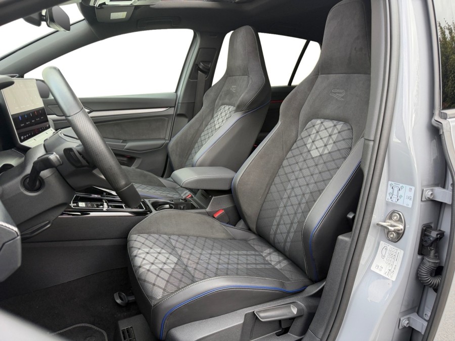 VOLKSWAGEN d'occasion GOLF 1.5 E-TSI 150 R-LINE DSG de 2024 Saint