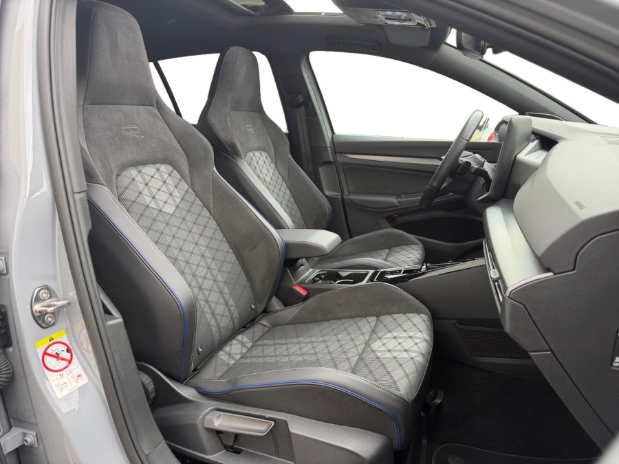 VOLKSWAGEN d'occasion GOLF 1.5 E-TSI 150 R-LINE DSG de 2024 Saint