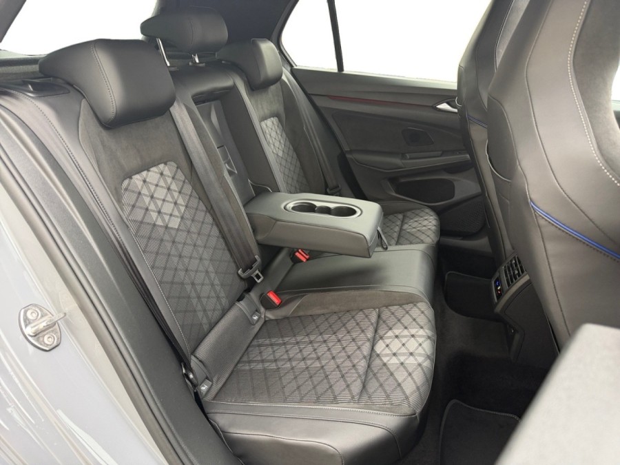 VOLKSWAGEN d'occasion GOLF 1.5 E-TSI 150 R-LINE DSG de 2024 Saint