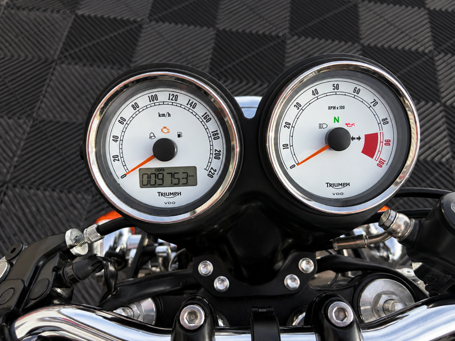 TRIUMPH d'occasion THRUXTONR 900 69 de 2015 Pamiers (09)﻿