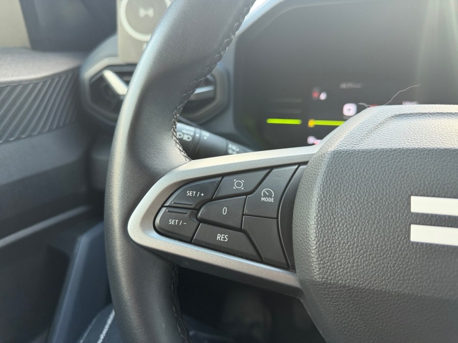DACIA d'occasion DUSTER 1.0 ECO-G 100 ESSENTIAL de 2025 Salon de
