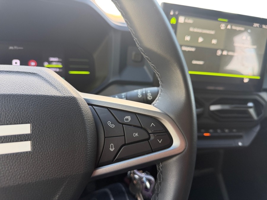 DACIA d'occasion DUSTER 1.0 ECO-G 100 ESSENTIAL de 2025 Salon de