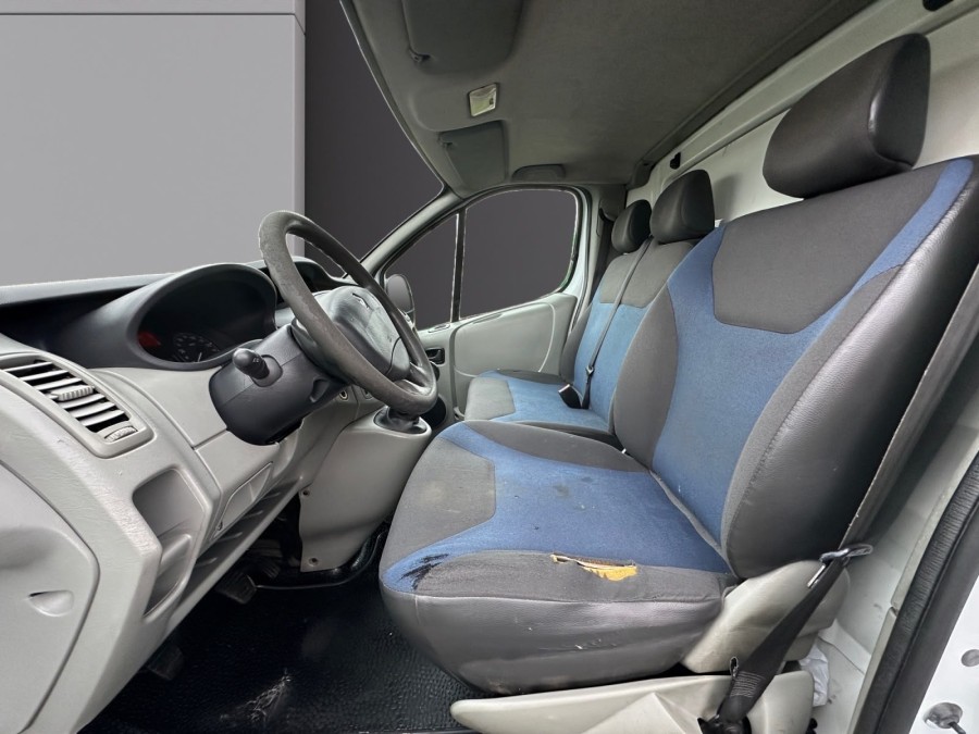 RENAULT d'occasion TRAFIC 2 DCI 90 PASSENGER EXPRESSION L1H1 1 KG de